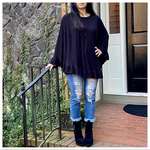 Holiday perfect black soft knit ruffle hem poncho - Picture 6 of 9
